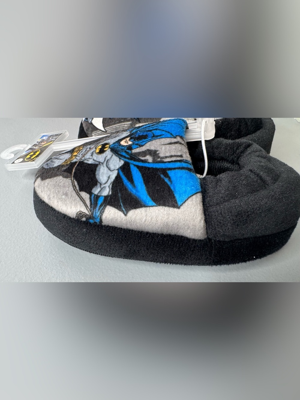 Batman comic print plush Fleece Kids Slippers with grip sole pills size 5/6 - Picture 2 of 5